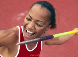 秘饭直播-英超与意甲球员养老院对比：退役生活的不同选择